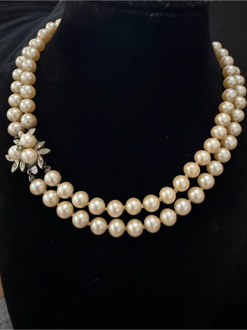 Vintage Classic Double-Strand Pearl Necklace with Floral Clasp - Cream